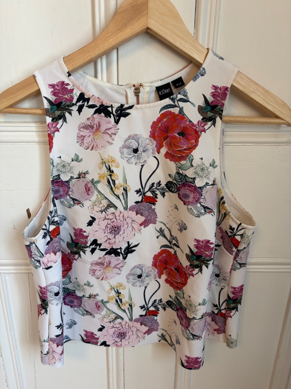 Kensie Floral Sleeveless Blouse in White Multi